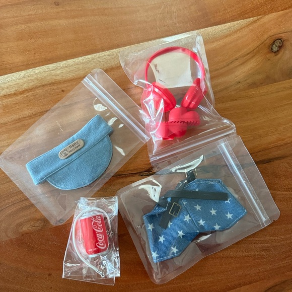 NEW The Monsters Coca Cola Labubu Clothing Set - Picture 3 of 4